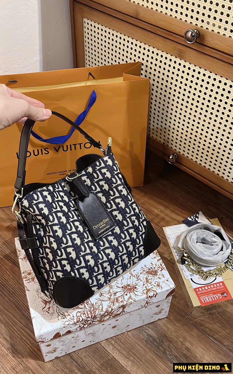 Túi Xách Nữ Dior Giỏ Họa Tiết Trắng Đen Fullbox 1 Túi Xách Nữ Dior Giỏ Họa Tiết Trắng Đen Fullbox
