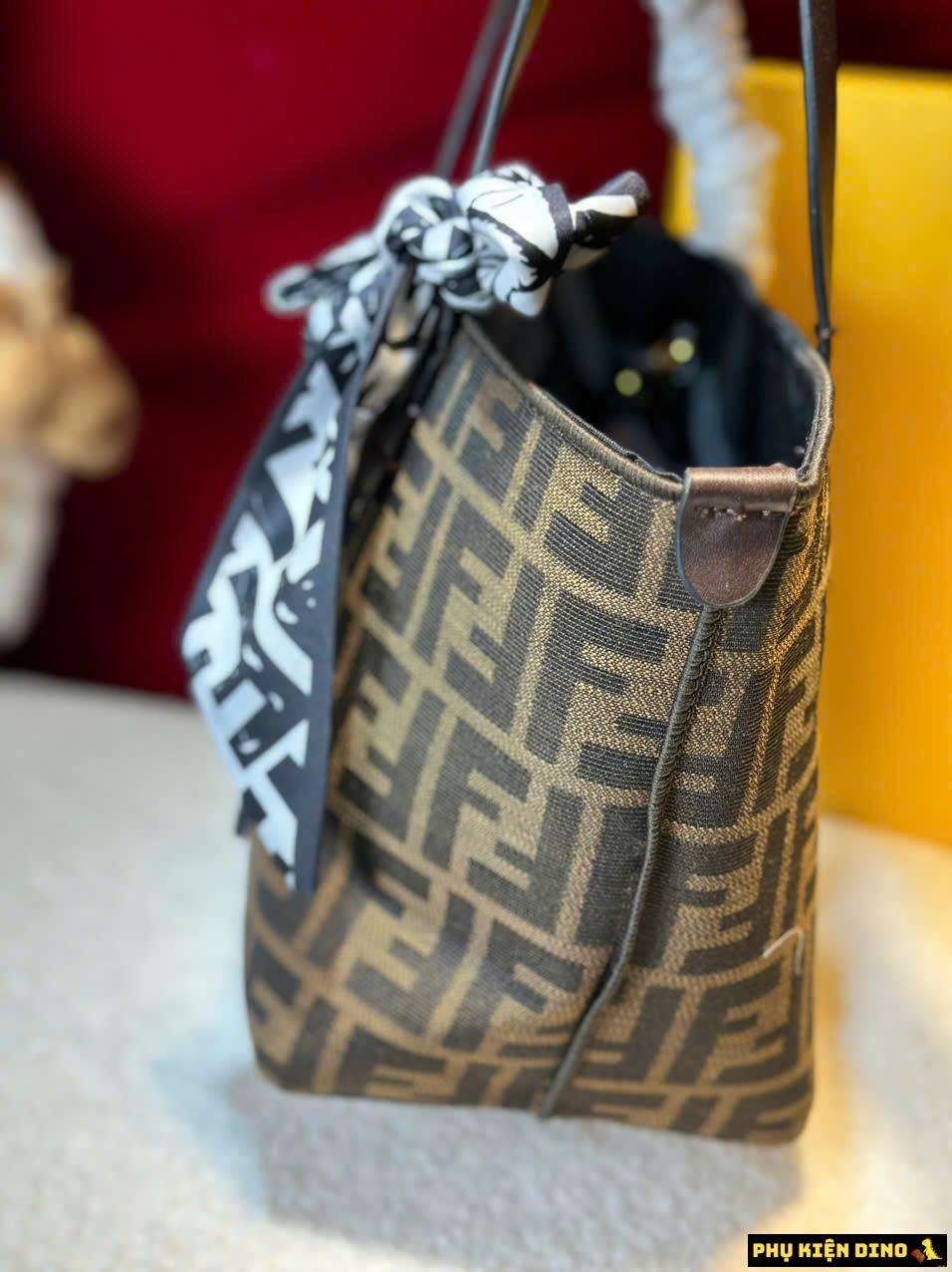 Túi Xách Nữ Công Sở Fendi Size 25 Fullbox Kèm Khăn 5 Túi Xách Nữ Công Sở Fendi Màu Nâu