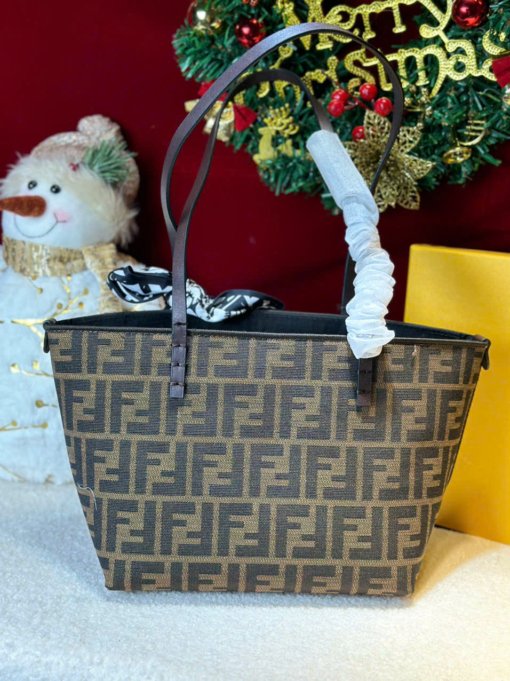 Túi Xách Nữ Công Sở Fendi Size 25 Fullbox