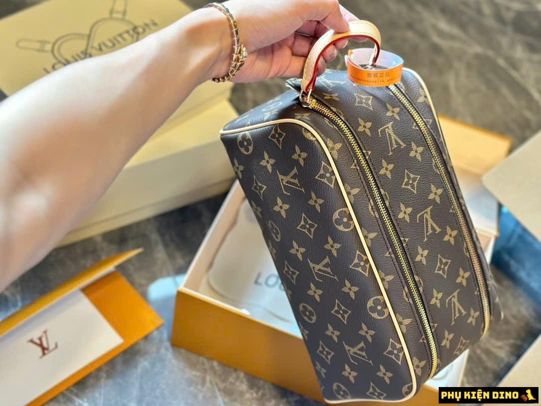 Túi Louis Vuitton LV Dopp Kit Toilet Pouch M44494 Màu Nâu 2 tui cop lv louis vuitton nau