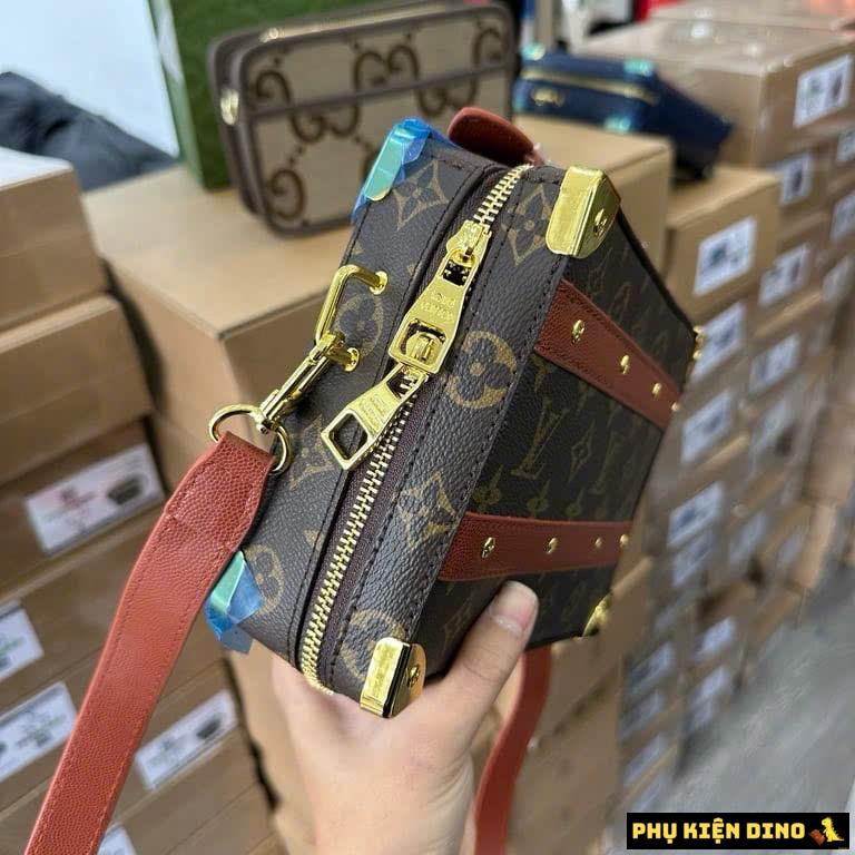 Túi Nam Louis Vuitton NBA Handle Trunk Monogram Like Auth 4 Túi Louis Vuitton LV Đeo chéo Nâu