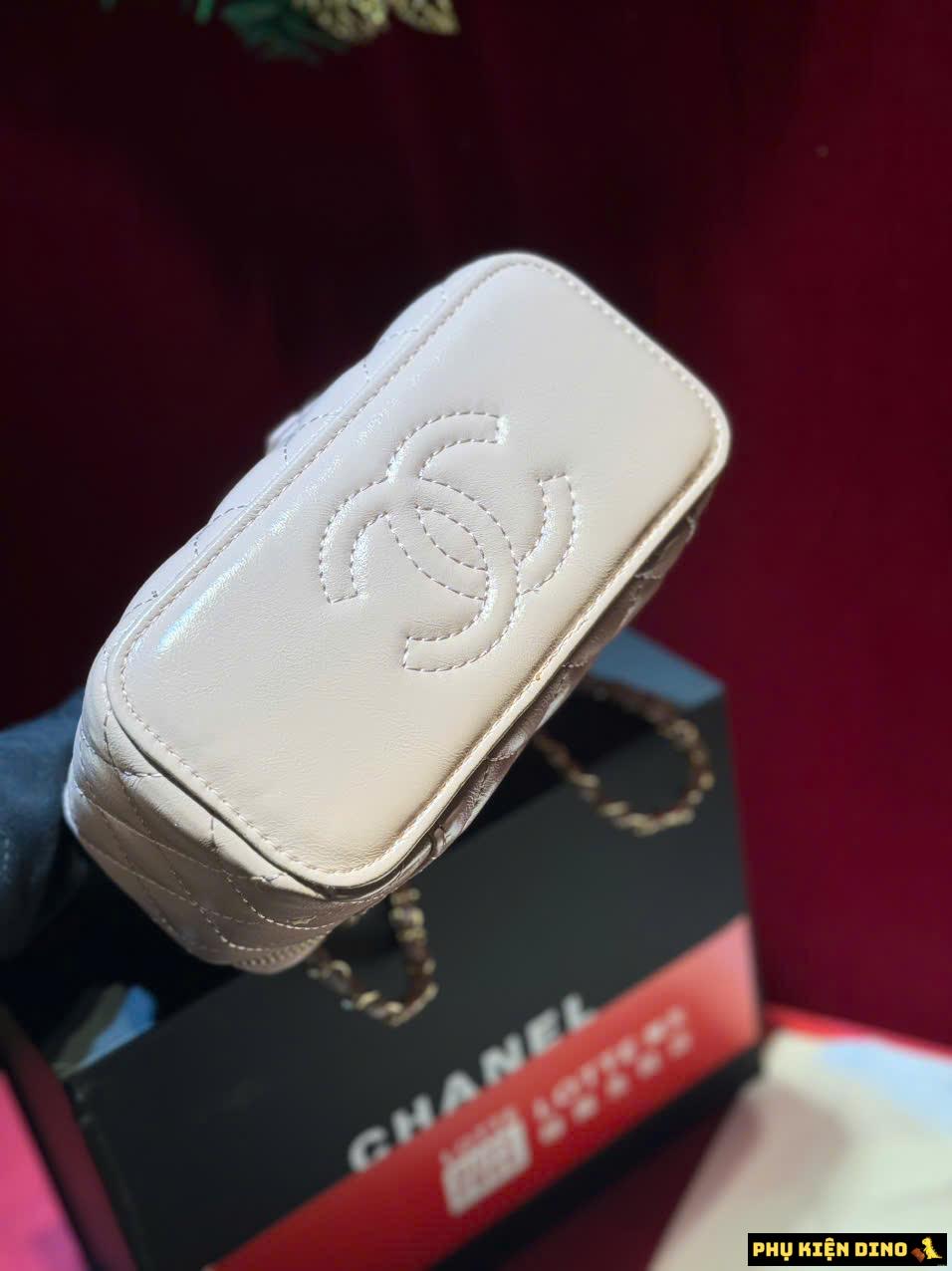 Túi Chanel Vanity Quai Ngọc Fullbox Size 19 7 Mặt Đáy Túi Chanel Vanity Quai Ngọc Fullbox Size 19 Màu Trắng