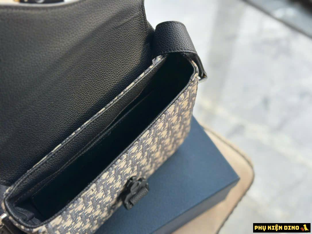 Túi Dior Mini Saddle Bag Strap Beige Dior Grained 1ADPO049YKS-H27E 5 Túi Đeo Chéo Nam Dior Trắng Đen