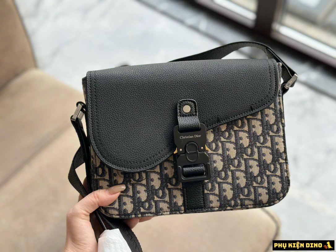 Túi Dior Mini Saddle Bag Strap Beige Dior Grained 1ADPO049YKS-H27E 2 Túi Dior Mini Saddle Bag Strap Beige Dior Grained