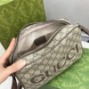 ben trong tui deo cheo gucci gg brown size 23