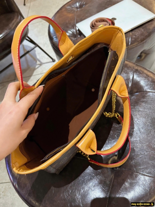 Bên Trong Túi LV Tote Cỡ Lớn Họa Tiết