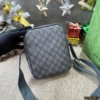 Mặt Sau Túi Đeo Chéo Gucci GG Gray