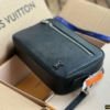 Túi Cầm Tay Louis Vuitton Pochette Kasai Taiga Black M30441 18 Túi Cầm Tay LV Louis Vuitton Pochette Black Fullbox