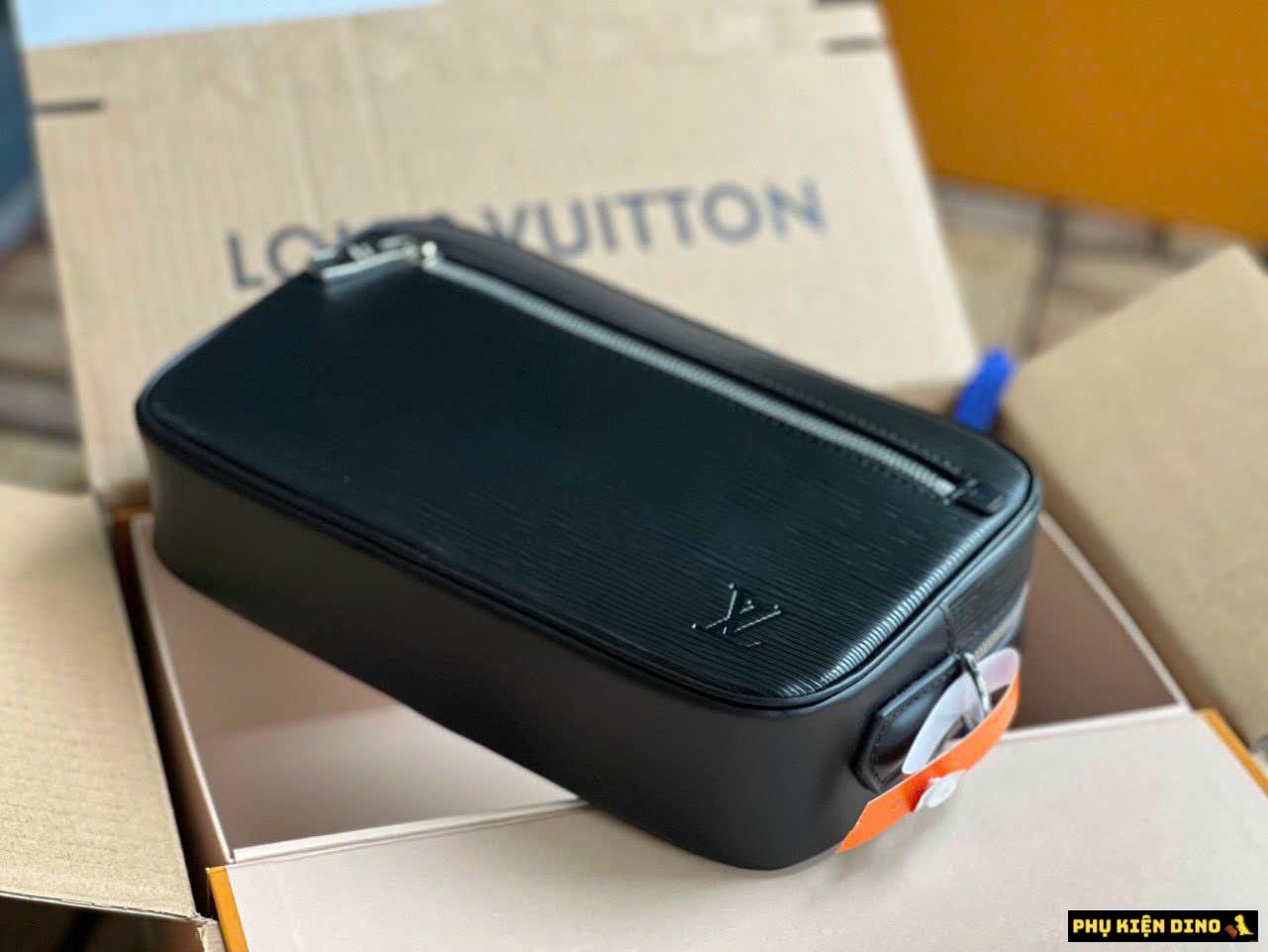 Túi Louis Vuitton Pochette Kasai Taiga Màu Đen Túi Louis Vuitton Pochette Kasai Taiga Màu Đen