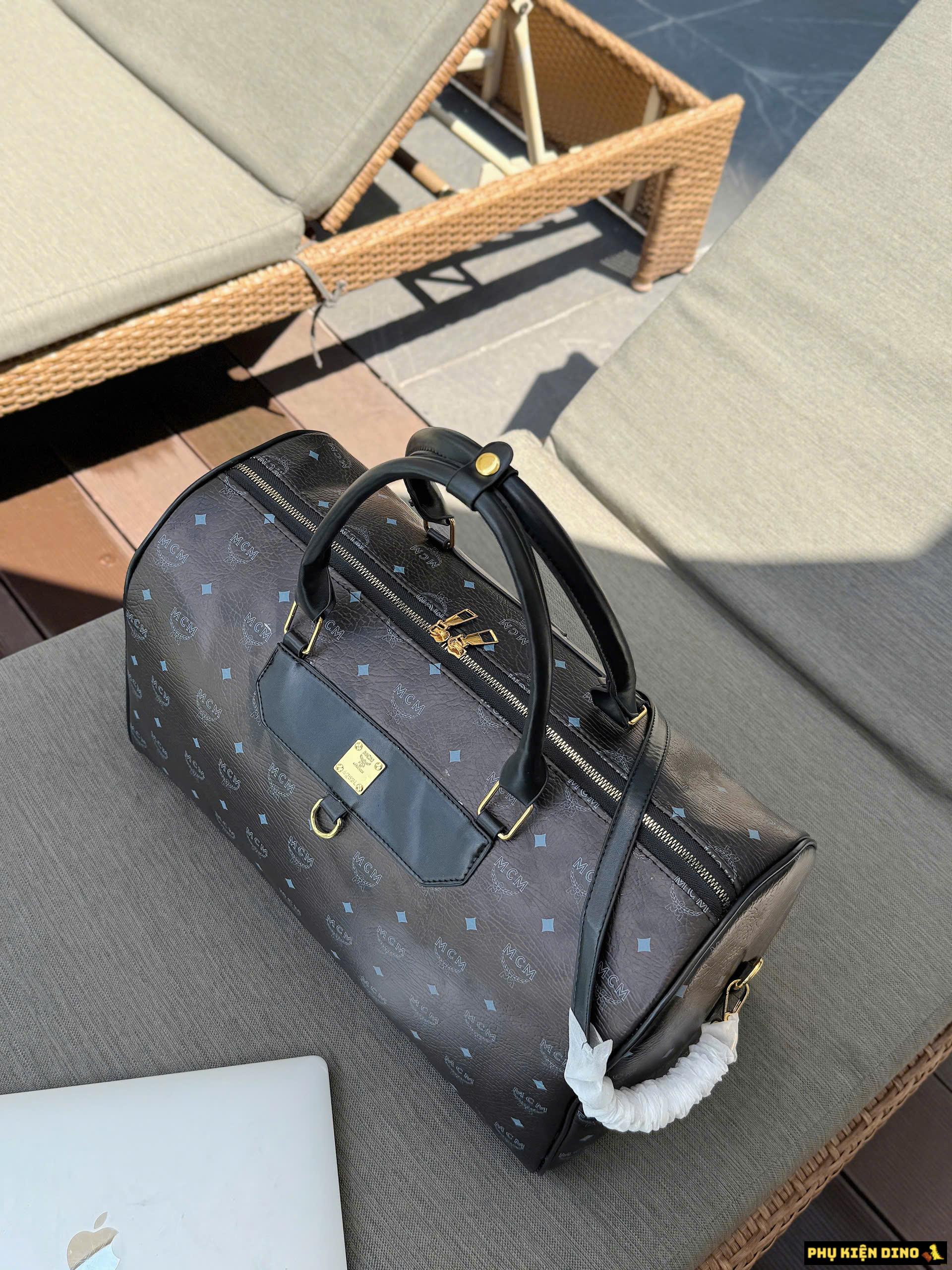 Túi Trống Du Lịch MCM Traveler Weekender In Visetos Đen Túi Trống Du Lịch MCM Traveler Weekender In Visetos Đen