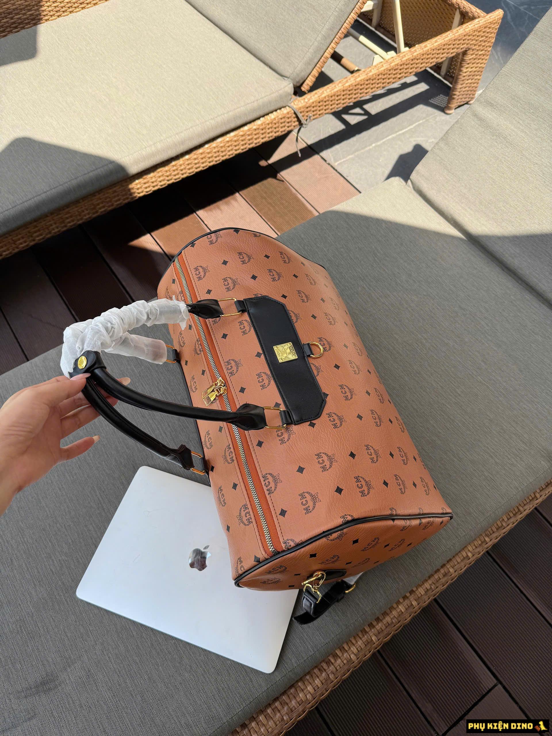 Túi Trống Du Lịch MCM Traveler Weekender In Visetos Màu Nâu Túi Trống Du Lịch MCM Traveler Weekender In Visetos Màu Nâu