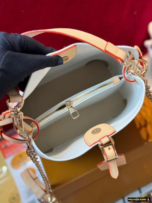 Bên Trong Túi LV Louis Vuitton Leather White