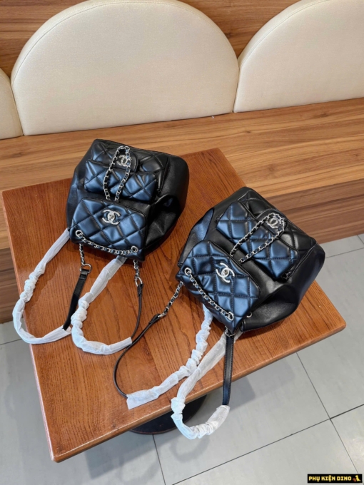 Balo Chanel 22A Duma Backpack Black Lambskin Màu Đen