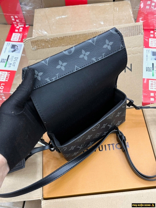 Bên Trong Túi Louis Vuitton LV Họa Tiết LV