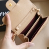 Bên Trong Ví Chanel Mini Màu Kem