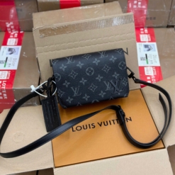 Túi Đeo Chéo Louis Vuitton LV Đen Họa Tiết LV