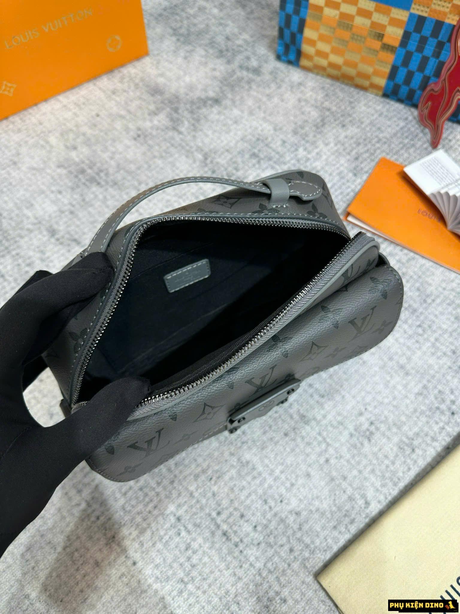 Túi Đeo Chéo Nam Louis Vuitton LV S Lock Messenger Gray Fullbox 7 Bên Trong Túi Louis Vuitton LV Lock Messenger Xám