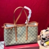 Túi Gucci GG Emblem Medium Tote Bag Size 32