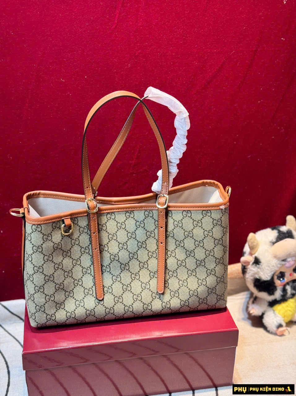 Túi Gucci GG Emblem Medium Tote Bag Size 32 Fullbox 4 Túi Gucci GG Emblem Medium Tote Bag Size 32