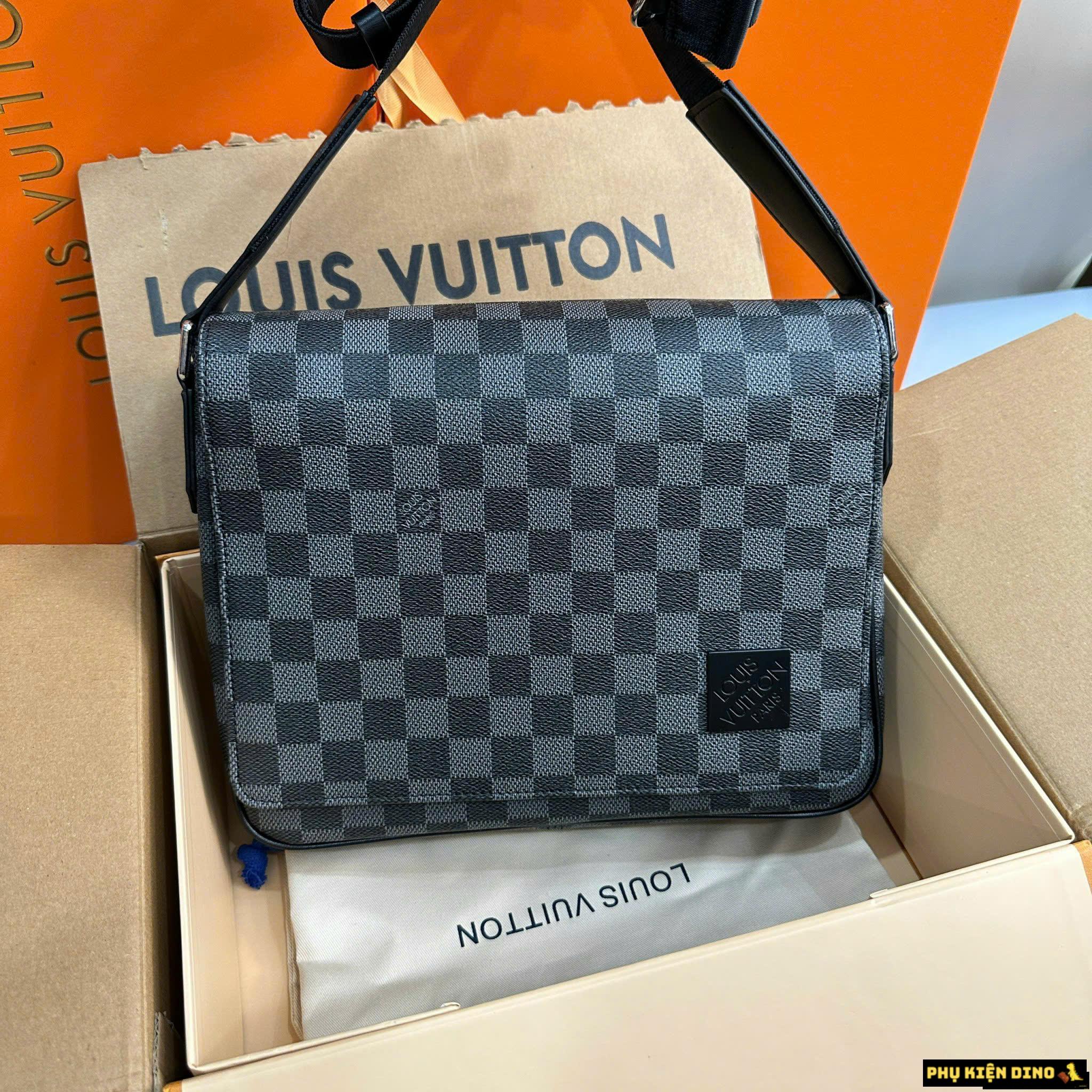 Túi Louis Vuitton LV District PM Damier Bag N42710 4 Túi Louis Vuitton LV District PM Damier Bag Đen Họa Tiết Kẻ Vuông