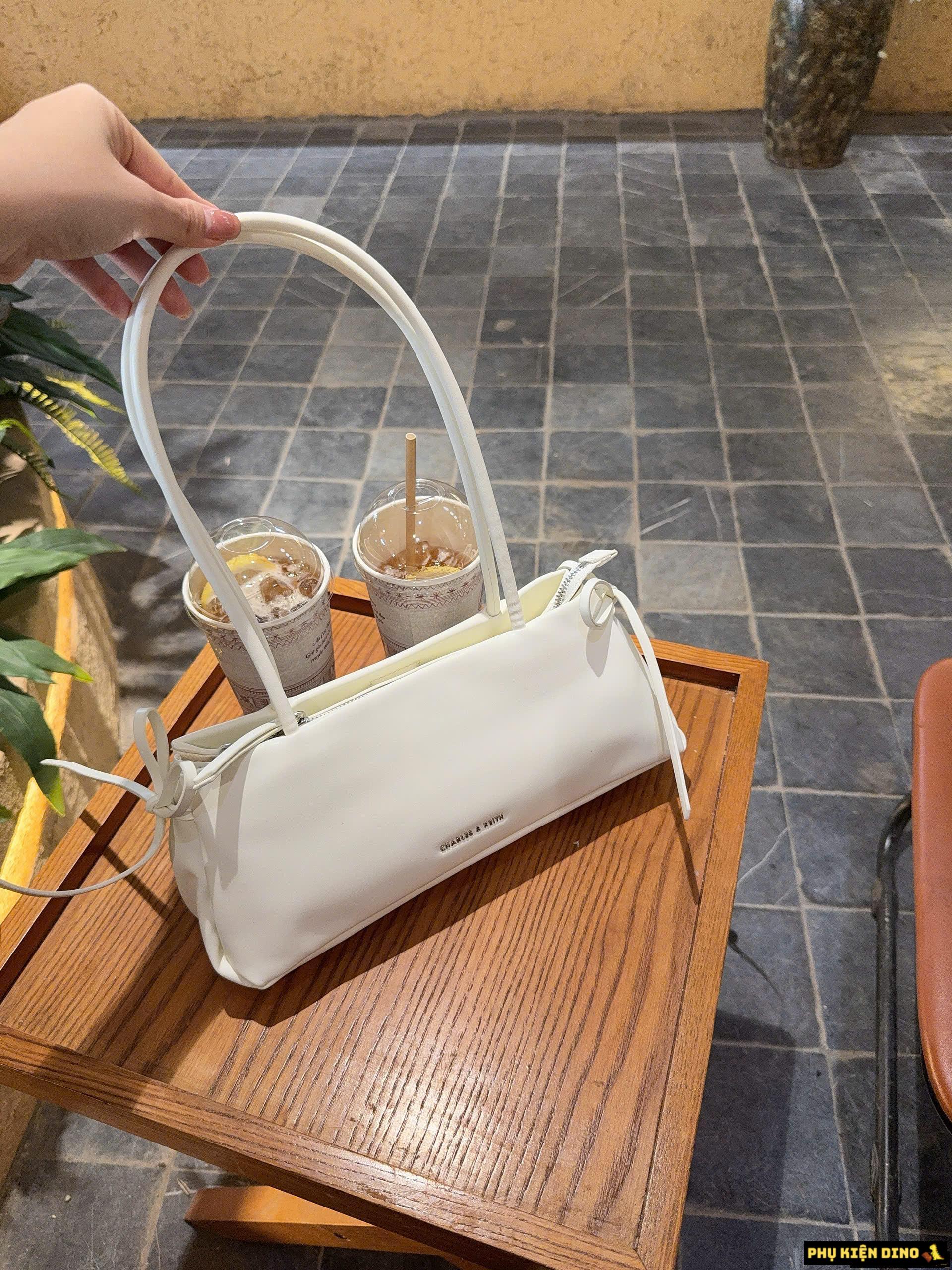 Túi Charles & Keith CNK Hazel Bow Elongated Shoulder Bag 9 Túi Charles & Keith CNK Hazel Bow Elongated Trapeze Shoulder Bag Meringue White