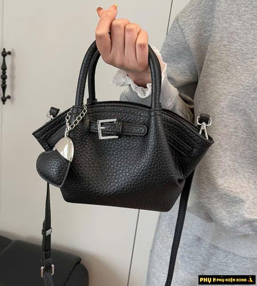 Túi Xách Nữ Dáng Giỏ Màu Đen Size 20 Kèm Charm Tim Và Túi Nhỏ 13 Túi Dáng Giỏ Màu Đen Size 20 Kèm Túi Nhỏ Và Charm Tim Thời Trang