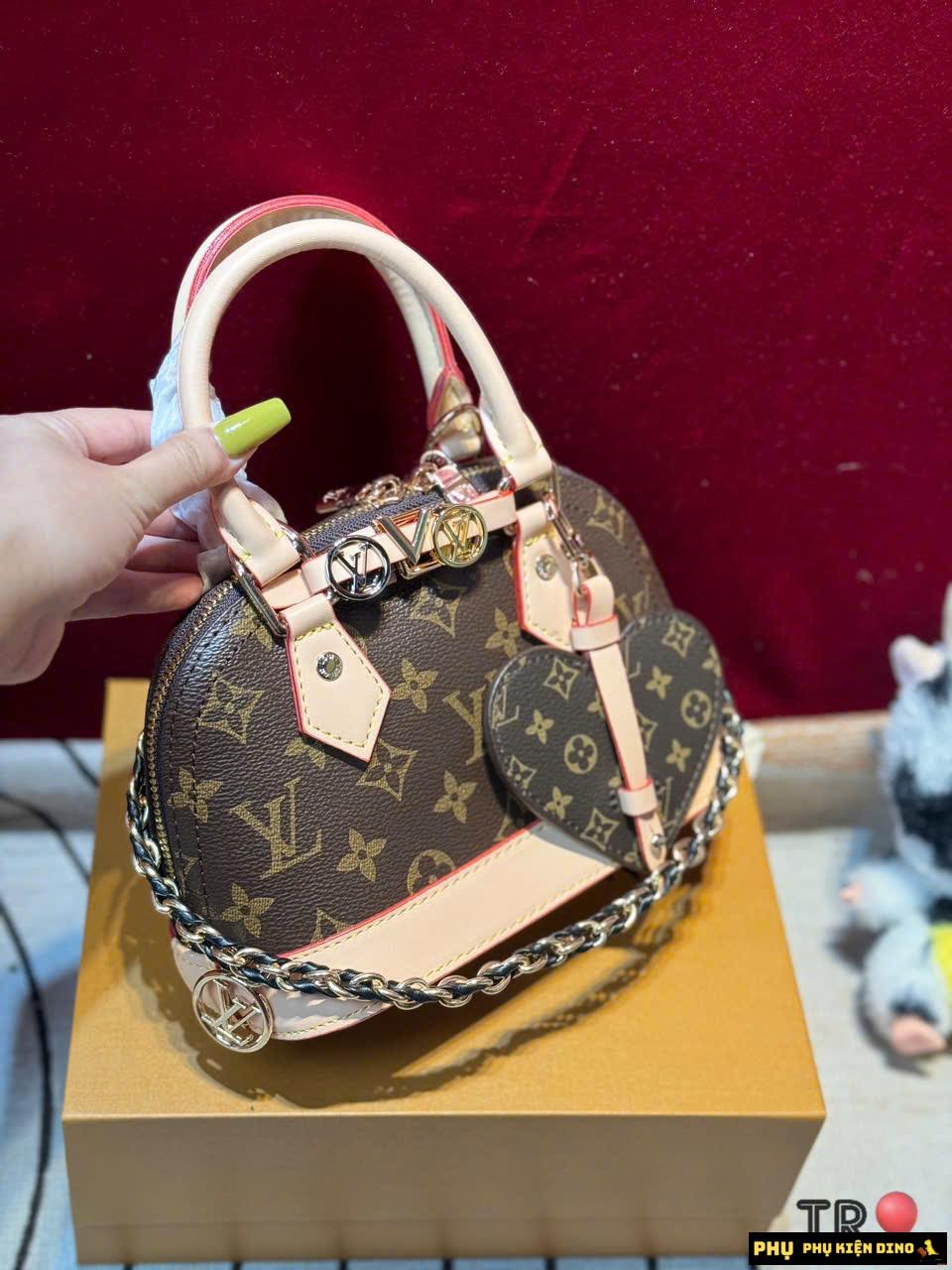Túi Xách Nữ Louis Vuitton LV Hến Alma BB Charm Heart Fullbox Size 20 13 Túi Đeo Chéo LV Hến Màu Nâu Size 20 Fullbox Sang Trọng