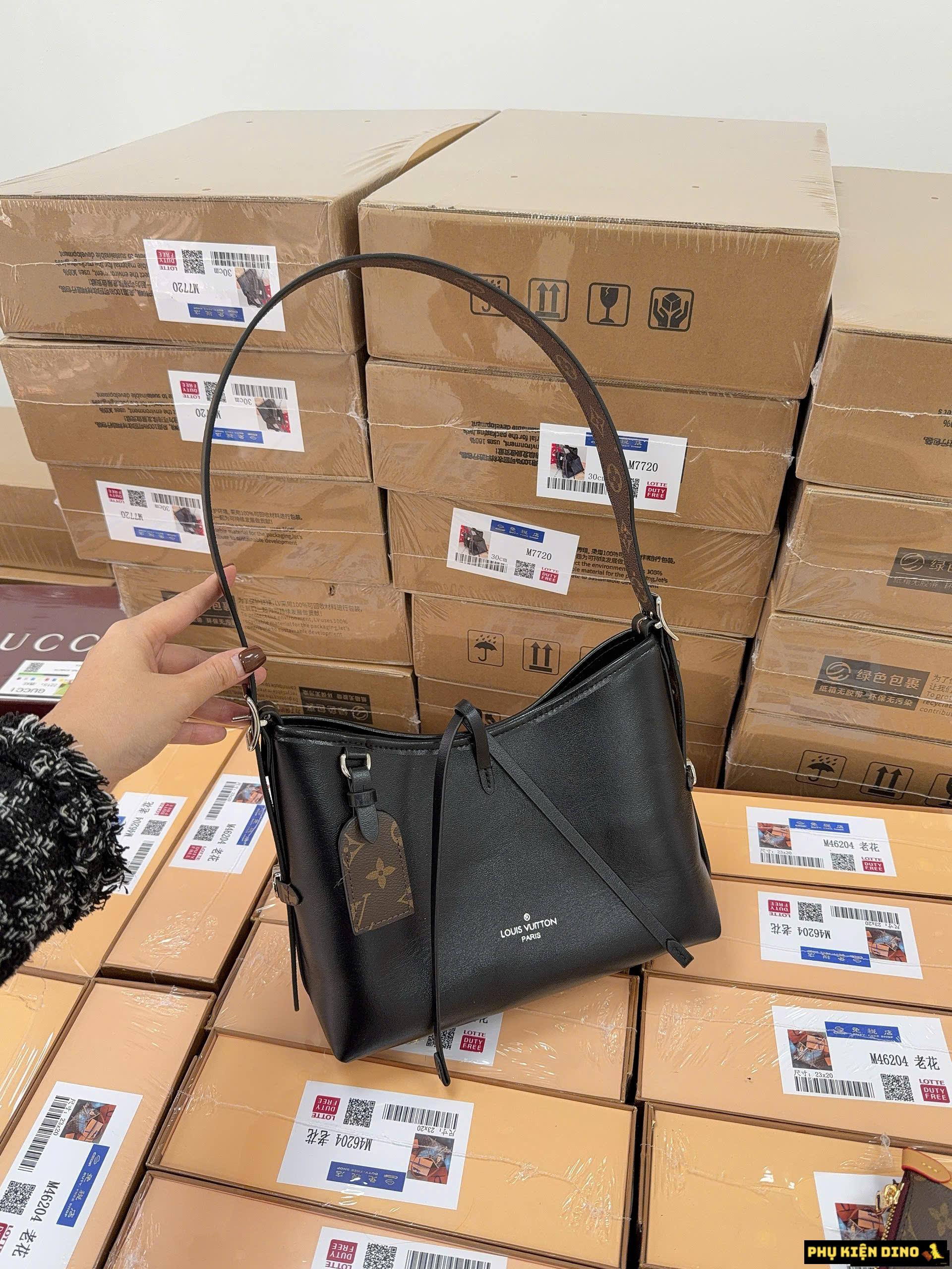 Túi Louis Vuitton CarryAll Shoulder Bag In Leather Black Fullbox Size 25 Size 29 12 Túi Đeo Vai Louis Vuitton CarryAll Black Leather Size 29 Cao Cấp