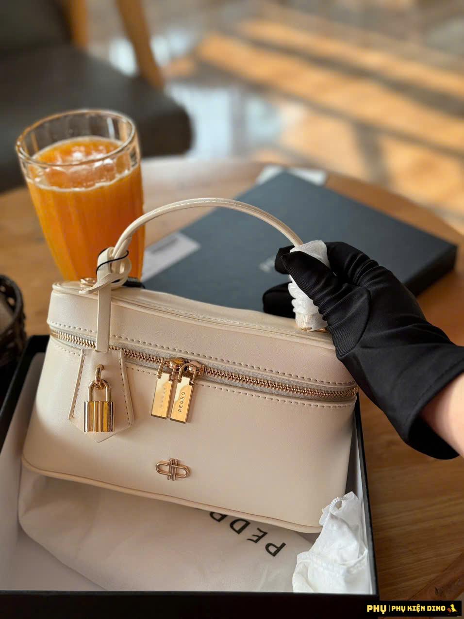 Túi Đeo Chéo Nữ Pedro Ari Leather Shoulder Bag Màu Đỏ Màu Be Fullbox 9 Túi Đeo Vai Nữ Pedro Ari Size 19 Màu Trắng Kem Fullbox