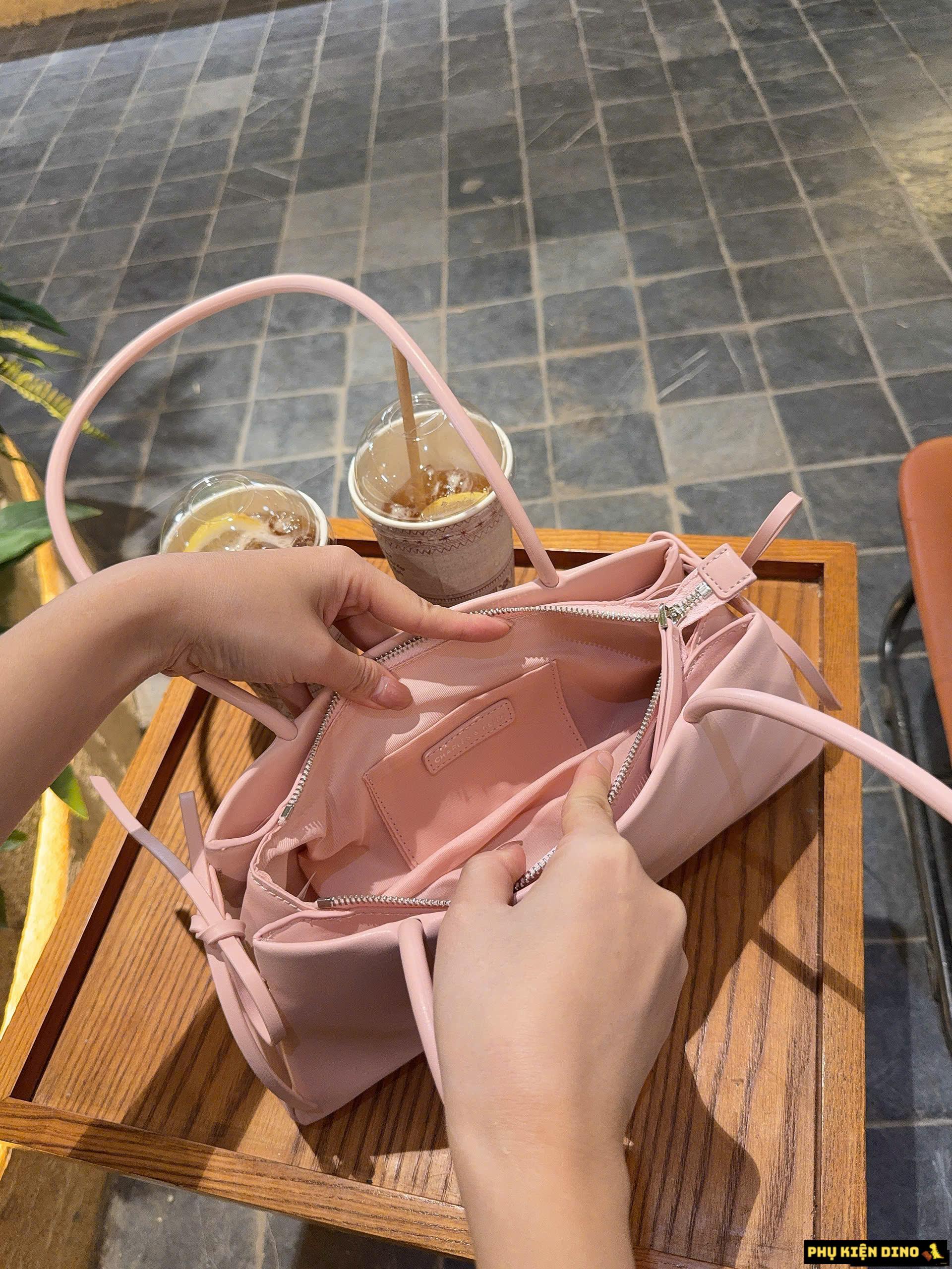 Túi Kẹp Nách Charles Keith CNK Hazel Bow Elongated Trapeze Shoulder Bag Cao Cấp Túi Kẹp Nách Charles Keith CNK Hazel Bow Elongated Trapeze Shoulder Bag Cao Cấp