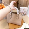 Túi Louis Vuitton LV OnTheGo MM Màu Kem Size 25 M14255 8 Túi Louis Vuitton OnTheGo MM M14255 Da Cao Cấp Màu Kem Full 2 Box Nam Châm