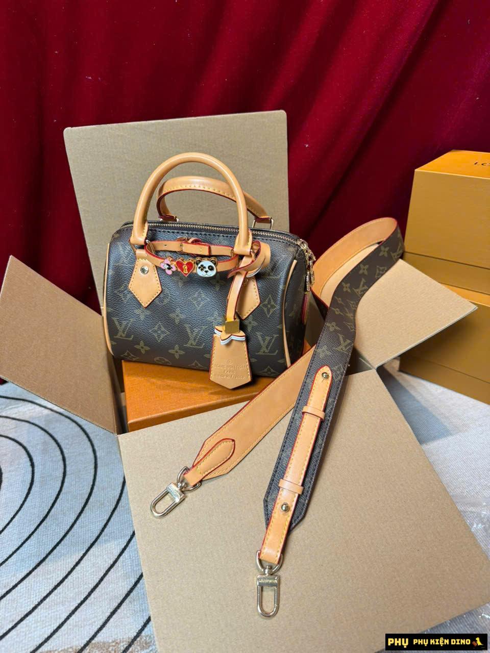 Túi Louis Vuitton Speedy Size 20 Monogram Charm Panda Fullbox 12 Túi Louis Vuitton Speedy 20 Monogram Canvas Kèm Ví Charm Panda Fullbox