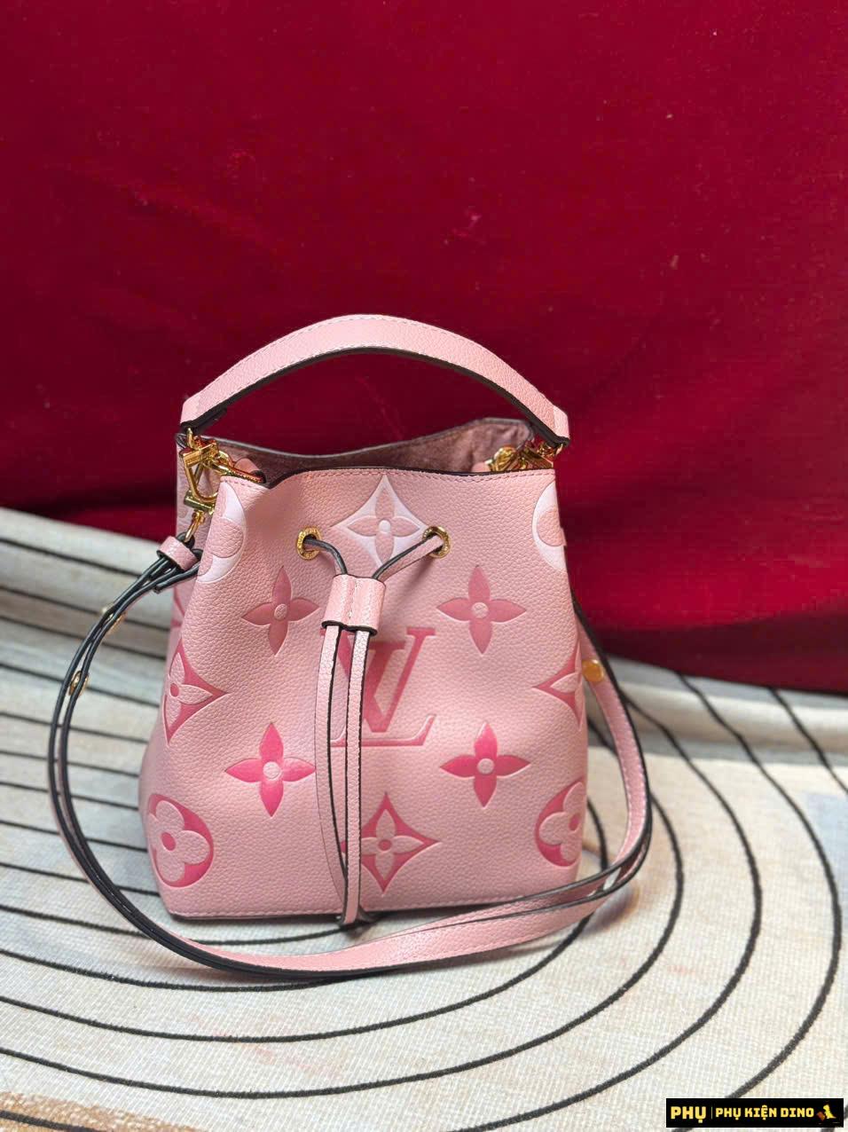 Túi Louis Vuitton Summer Bundle Bag Rose Size 20 M46492 1 Túi Louis Vuitton Summer Bundle Bag Rose Size 20 M46492