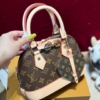 Túi Xách Nữ Louis Vuitton LV Hến Alma BB Charm Heart Fullbox Size 20 22 Túi LV Hến Nâu Hoa Thị Size 20 Kèm Dây Xích Và Charm Tim