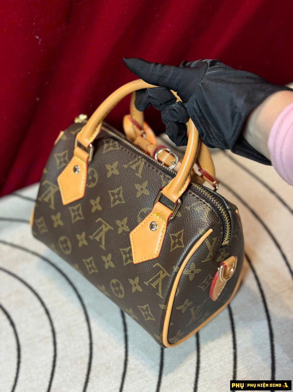 Túi LV Speedy 20 Monogram Phụ Kiện Gấu Panda Nguyên Seal Đủ Hộp Túi LV Speedy 20 Monogram Phụ Kiện Gấu Panda Nguyên Seal Đủ Hộp