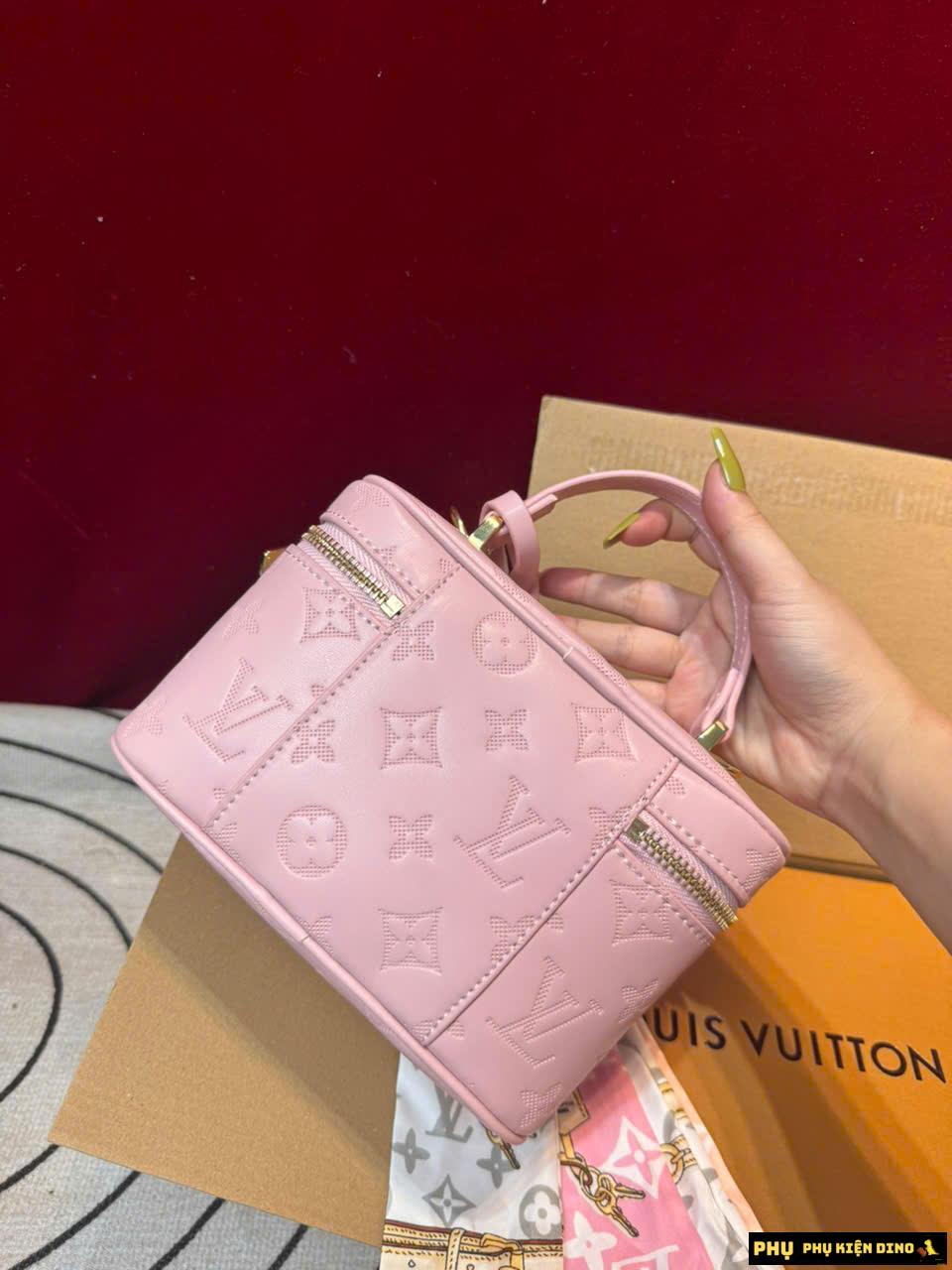 Túi Louis Vuitton LV Vanity Chain Pouch Fullbox Kèm Khăn Size 18 8 Túi LV Vanity Chain Pouch Dập Nổi Mẫu Mới