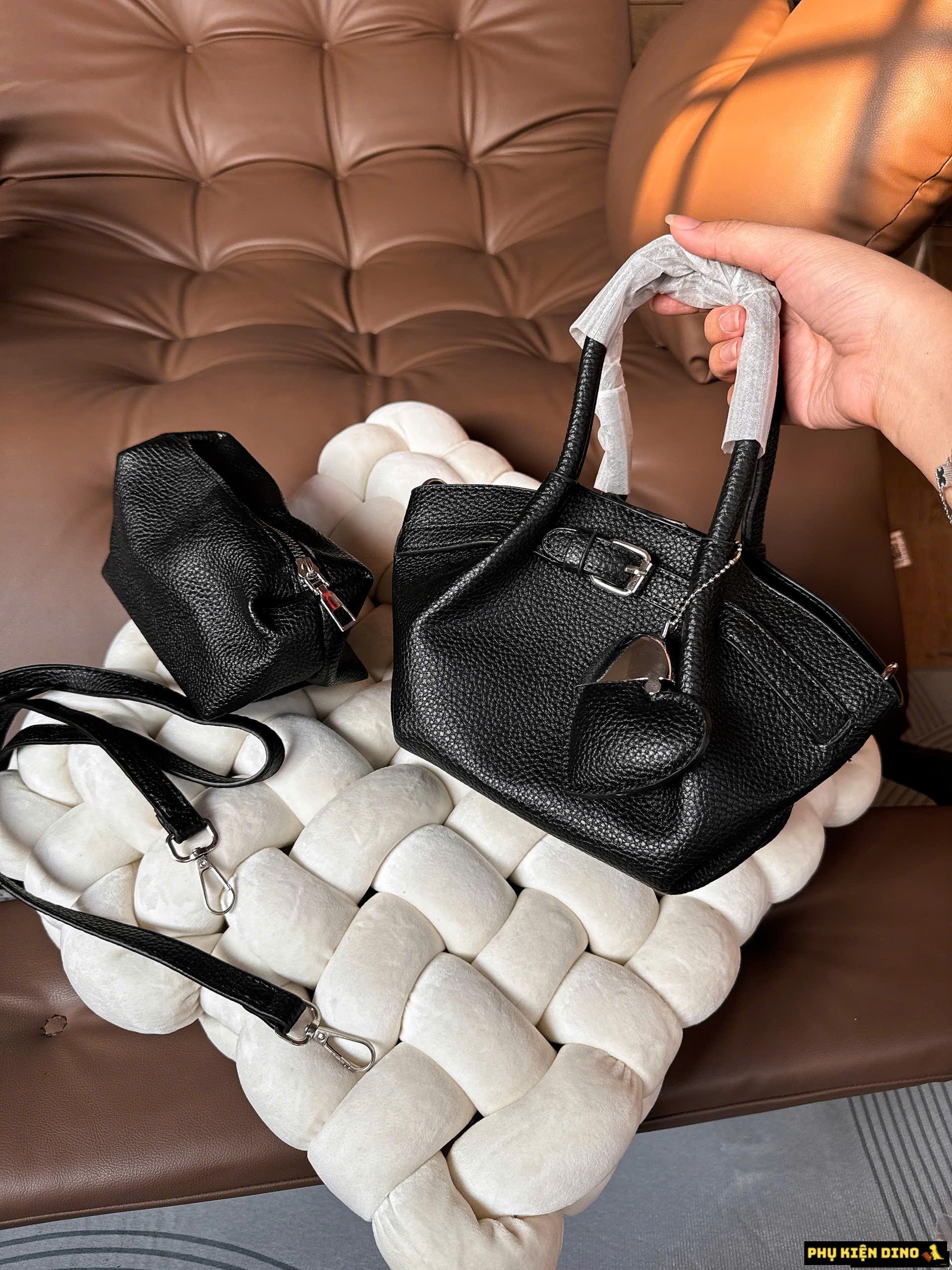 Túi Xách Nữ Dáng Giỏ Màu Đen Size 20 Kèm Charm Tim Và Túi Nhỏ 6 Túi Nữ Dáng Giỏ Màu Đen Size 20 Phối Charm Tim Và Túi Nhỏ