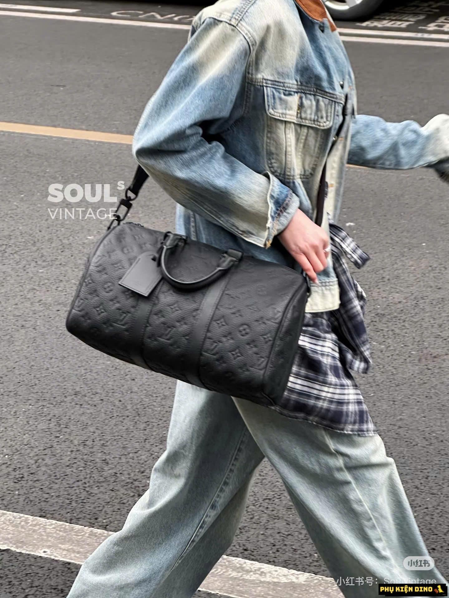 Túi Trống Louis Vuitton LV Keepall Bandouliere Size 25 Size 30 M22765 6 Túi Trống LV Keepall Size 30 Màu Đen