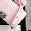 Túi Chanel Baby Pink Black White Leather Boy Bag Size 25 Fullbox 21 Túi Xách Chanel Boy 25 Da Grained Màu Hồng Phấn