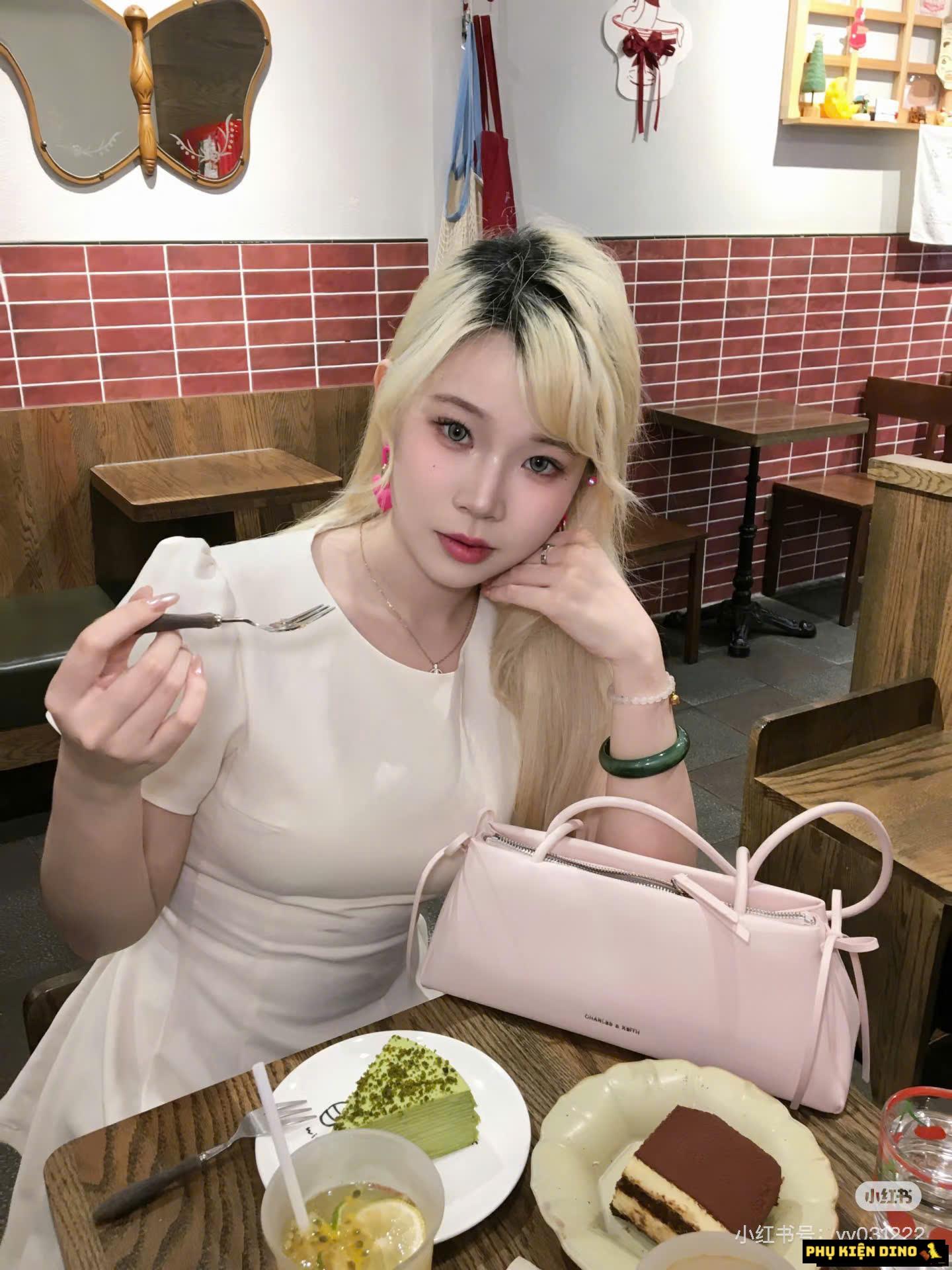 Túi Charles & Keith CNK Hazel Bow Elongated Shoulder Bag 3 Túi Xách Charles Keith CNK Hazel Màu Hồng