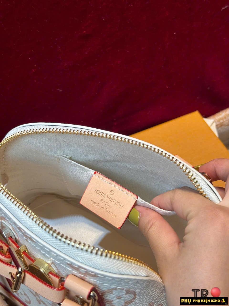 Túi Xách Nữ Louis Vuitton LV Hến Alma BB Charm Heart Fullbox Size 20 5 Túi Xách LV Dáng Hến Size 20 Màu Trắng Phối Quai Da Bò