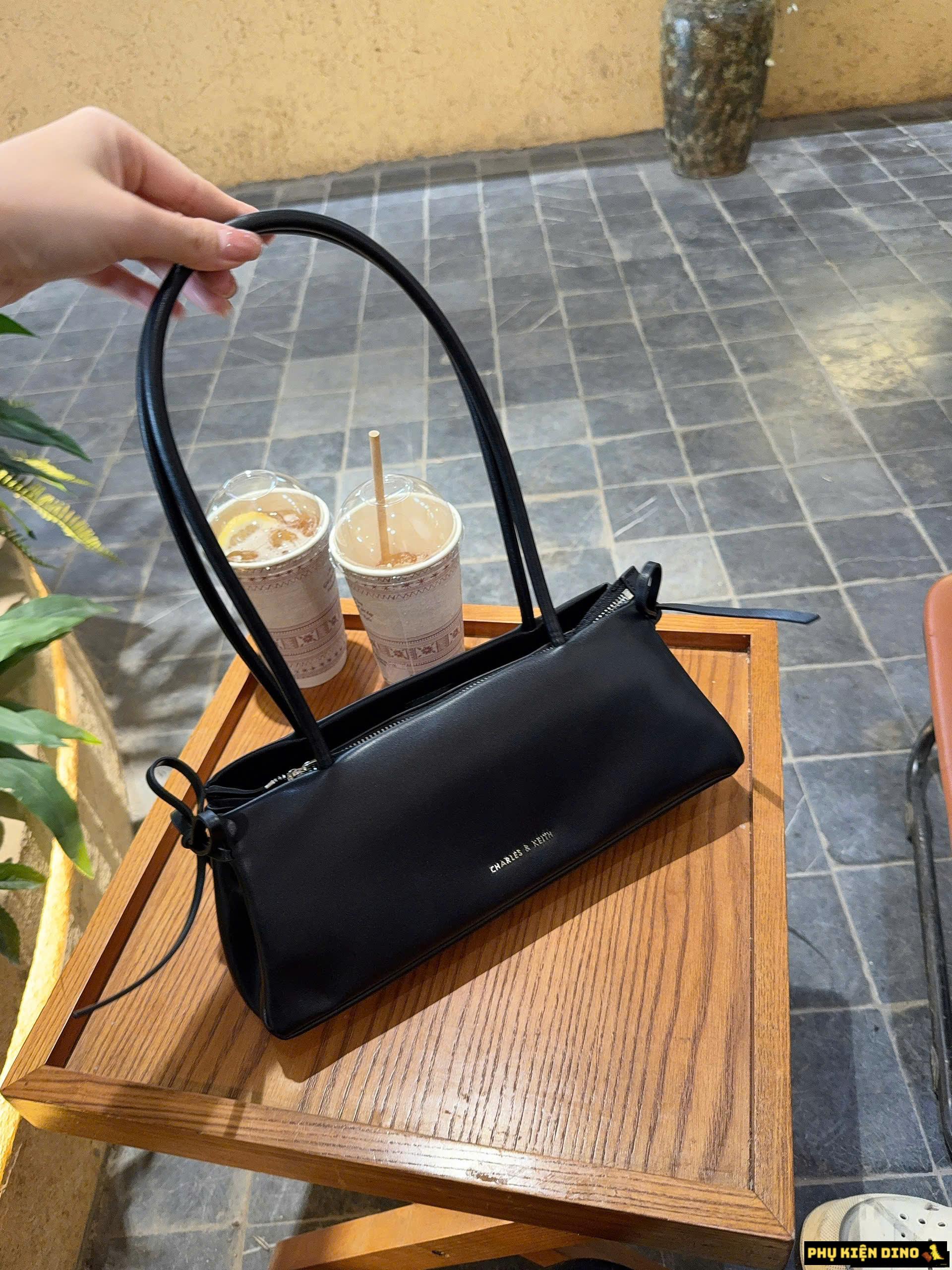 Túi Xách Nữ CNK Hazel Bow Elongated Trapeze Shoulder Bag Màu Đen Túi Xách Nữ CNK Hazel Bow Elongated Trapeze Shoulder Bag Màu Đen