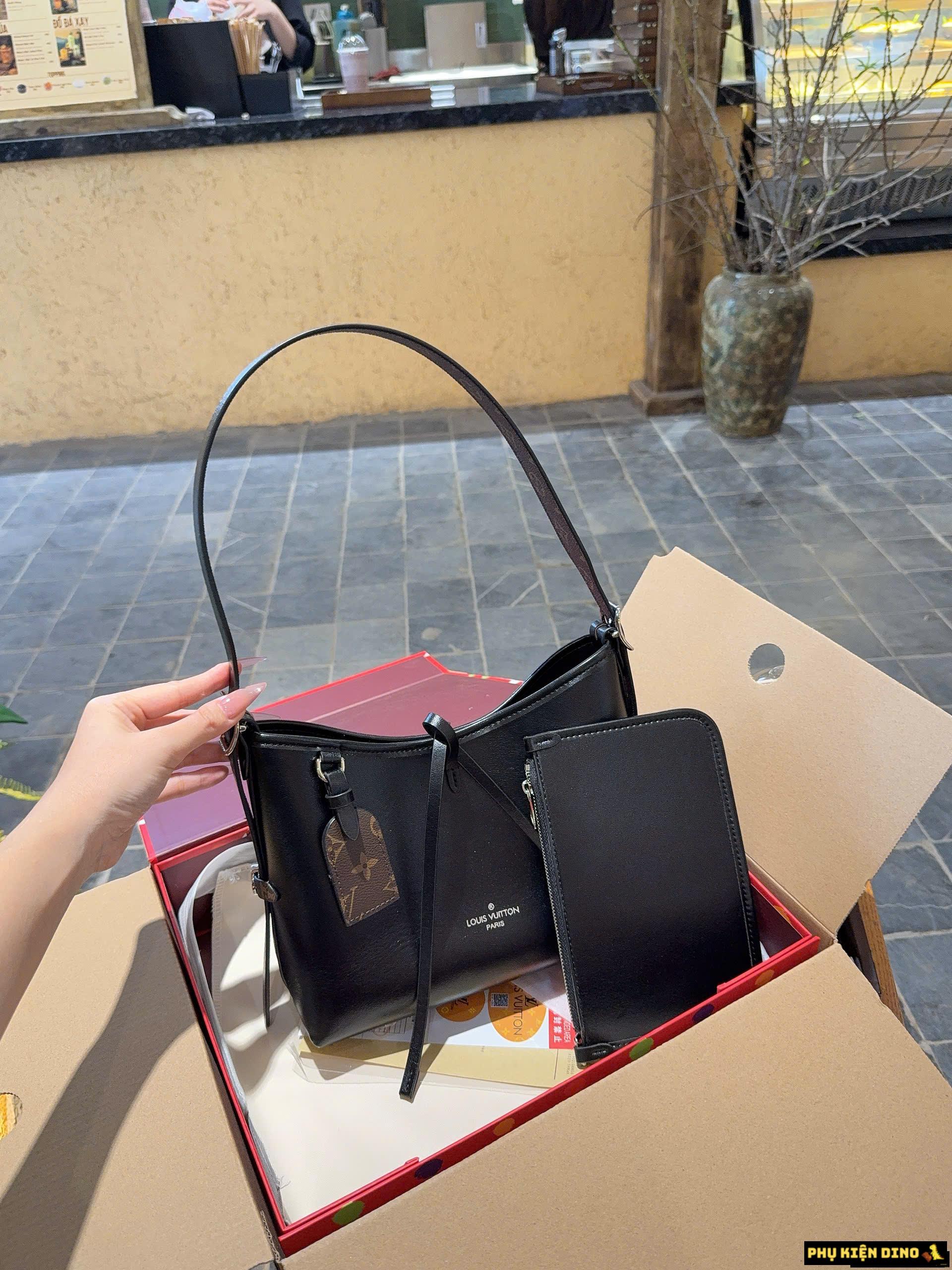 Túi Louis Vuitton CarryAll Shoulder Bag In Leather Black Fullbox Size 25 Size 29 3 Túi Xách Nữ LV CarryAll Shoulder Bag Màu Đen Bản Đẹp Size 25