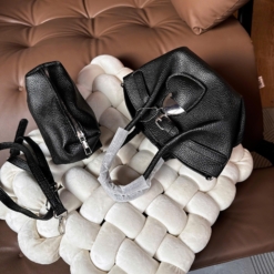 Túi Xách Tay Dáng Giỏ Size 20 Kèm Charm Tim Và Túi Nhỏ Màu Đen