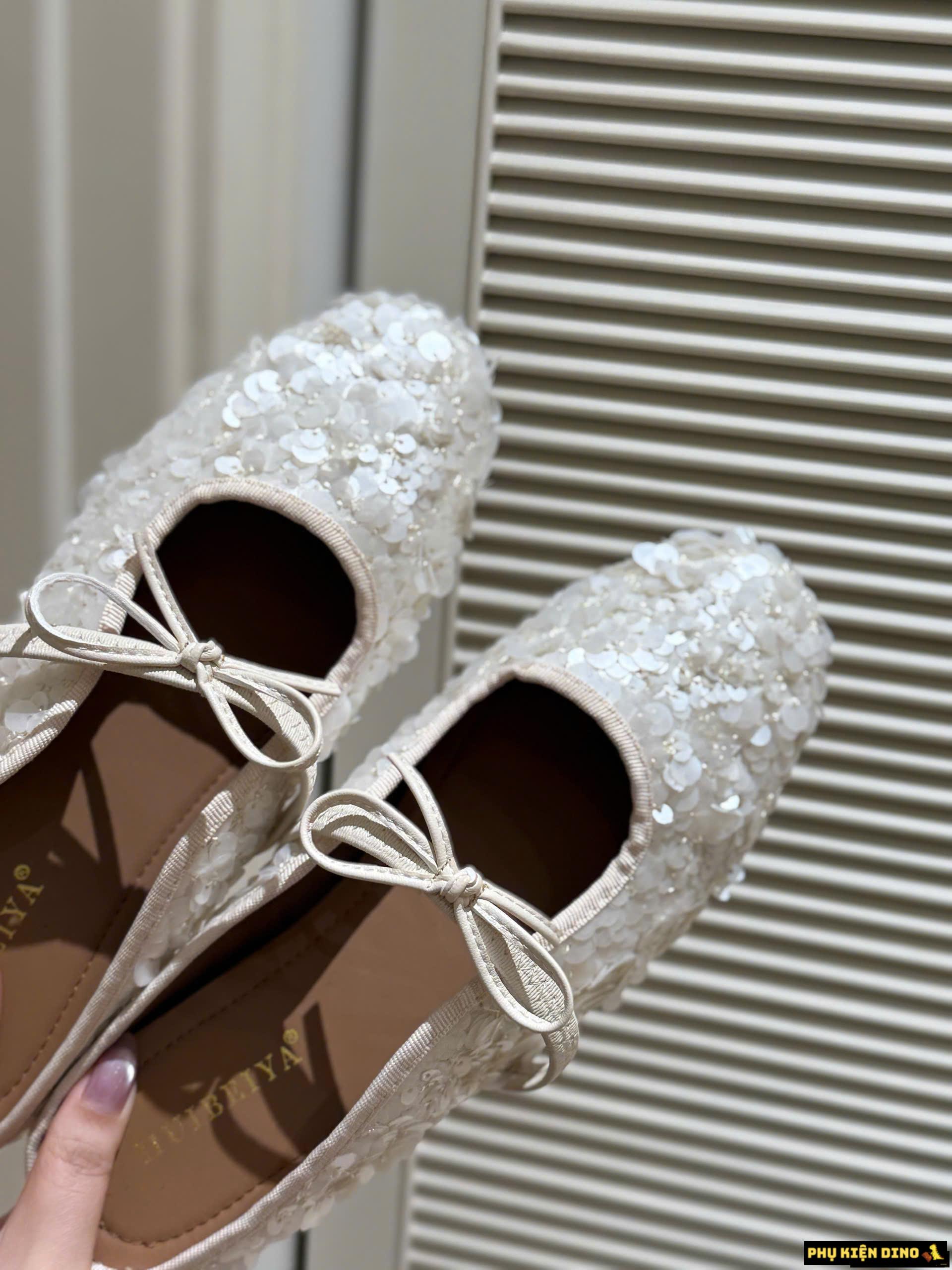 Giày Sục Búp Bê Đính Kim Sa Bling Bling Màu Đen Trắng Fullbox (Lùi Size) 8 Giày Sục Bệt Kim Sa Màu Trắng Đính Nơ Fullbox Hàng Quảng Châu