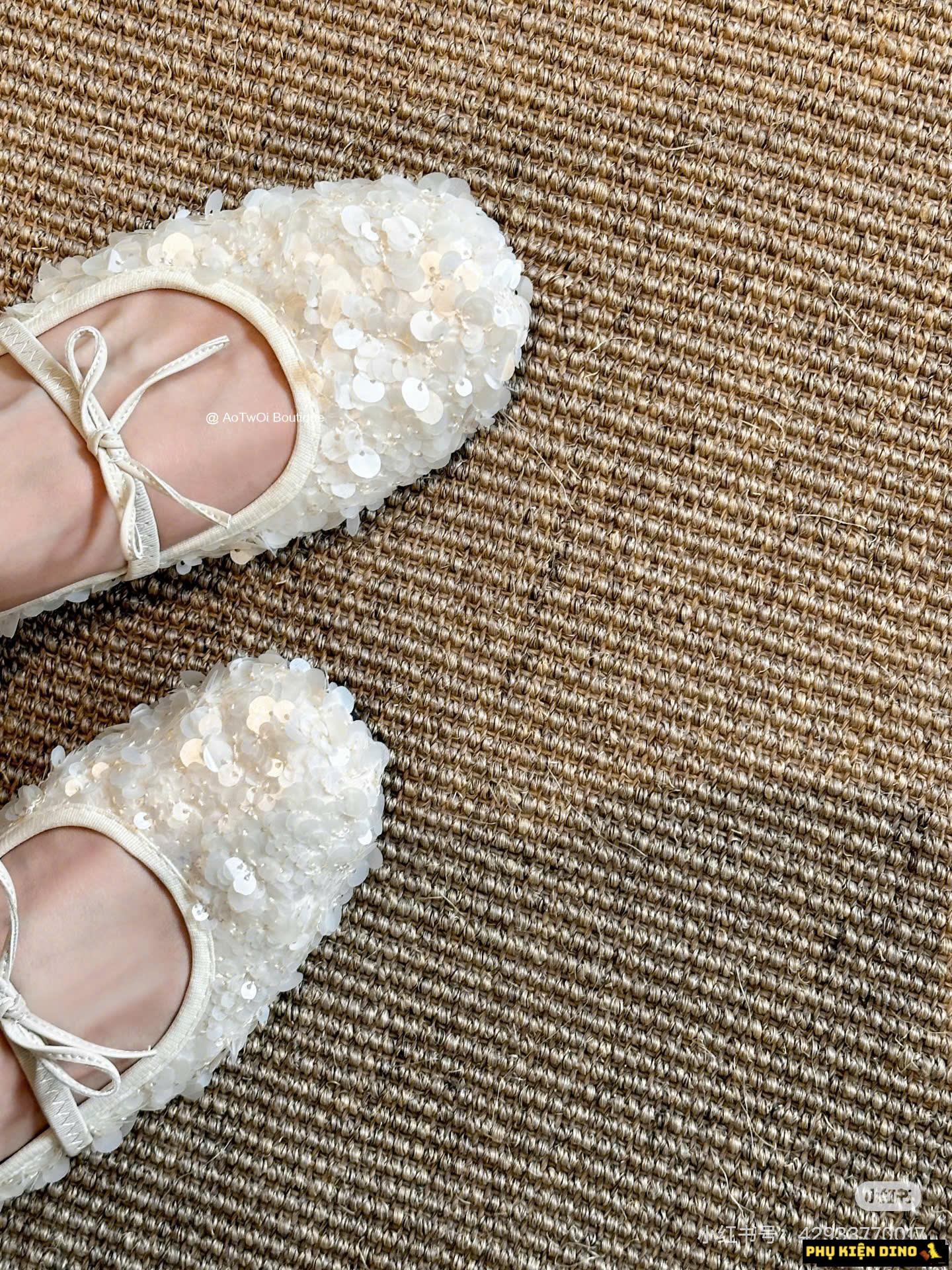 Giày Sục Búp Bê Đính Kim Sa Bling Bling Màu Đen Trắng Fullbox (Lùi Size) 2 Giày Sục Nữ Kim Sa Lấp Lánh Màu Trắng Fullbox Siêu Xinh