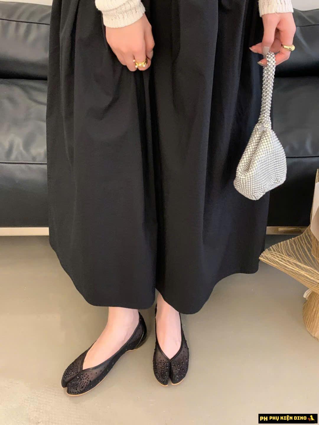 Giày Búp Bê Tabi Đính Đá MIJILI Màu Đen Da Cao Cấp 14 Giày Xẻ Ngón Tabi MIJILI Màu Đen Đính Đá Lấp Lánh