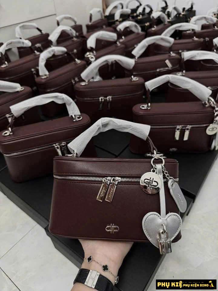 Túi Pedro Ari Size 19 Màu Đỏ Mận Bản Đẹp Fullbox Túi Pedro Ari Size 19 Màu Đỏ Mận Bản Đẹp Fullbox