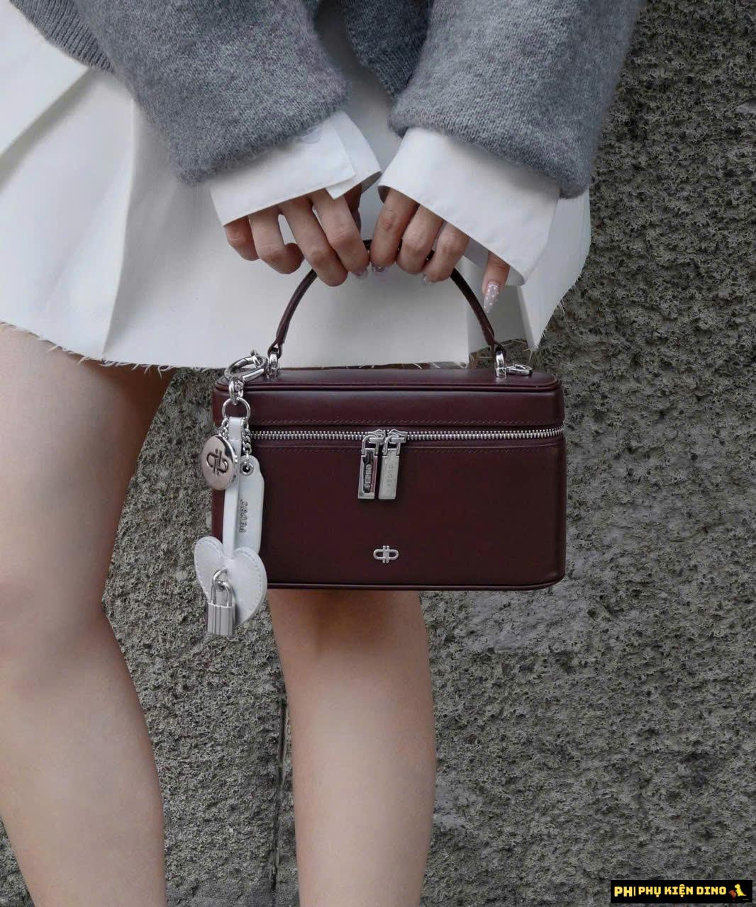 Túi Đeo Chéo Nữ Pedro Ari Leather Shoulder Bag Đỏ Mận Fullbox 2 Túi Pedro Ari Size 19 Màu Đỏ Mận Vừa Điện Thoại Fullbox