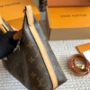 Túi Louis Vuitton LV Speedy Bandouliere Monogram Kèm Charm Fullbox 17 Túi Louis Vuitton Speedy Bandouliere Monogram Dây Da Dập Logo